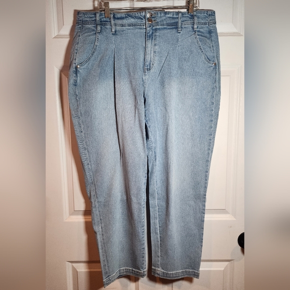 NWT On 34th Taper Leg Women's Plus Blue Jeans Size 16W - Picture 1 of 5